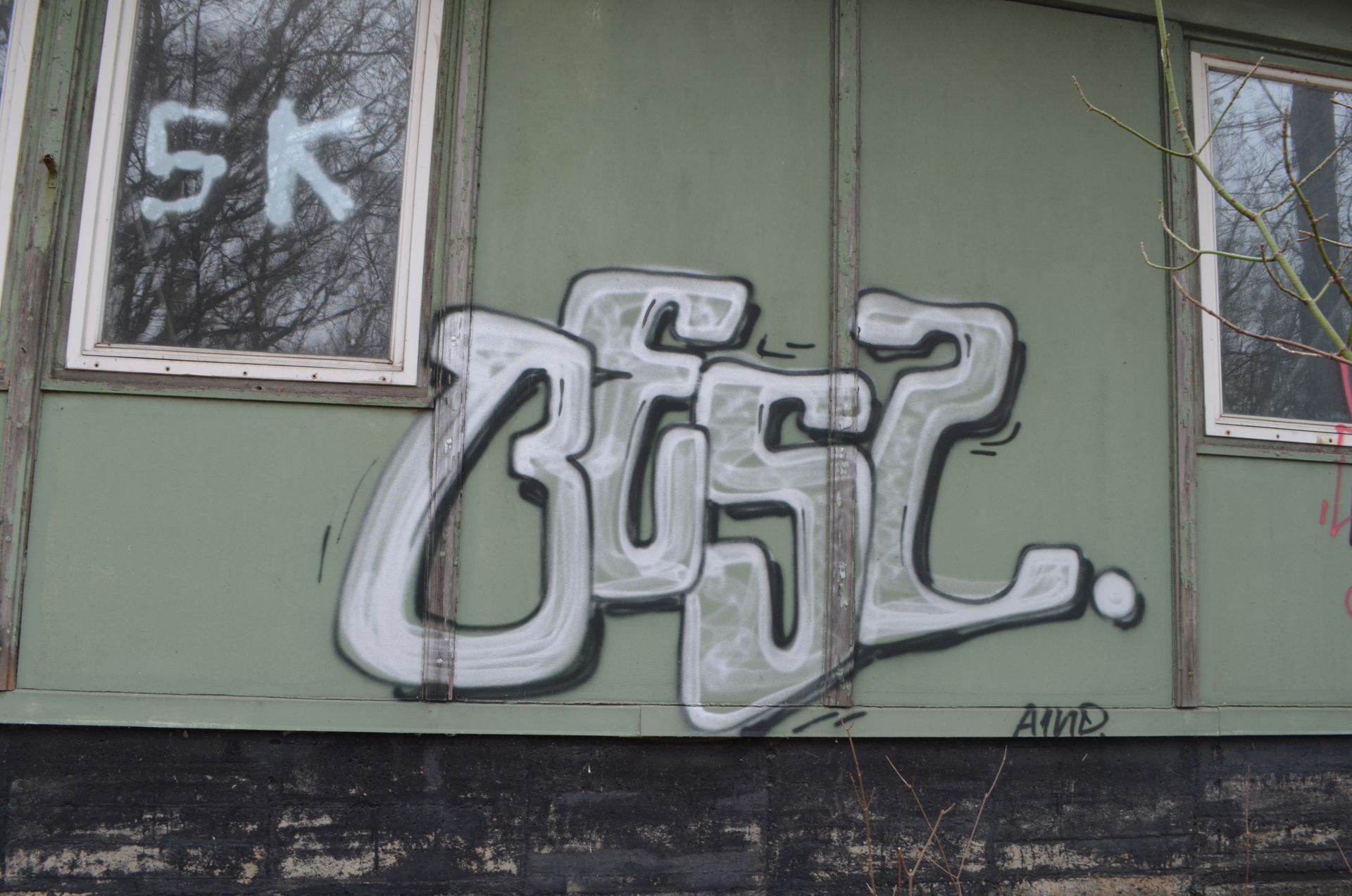 BE52