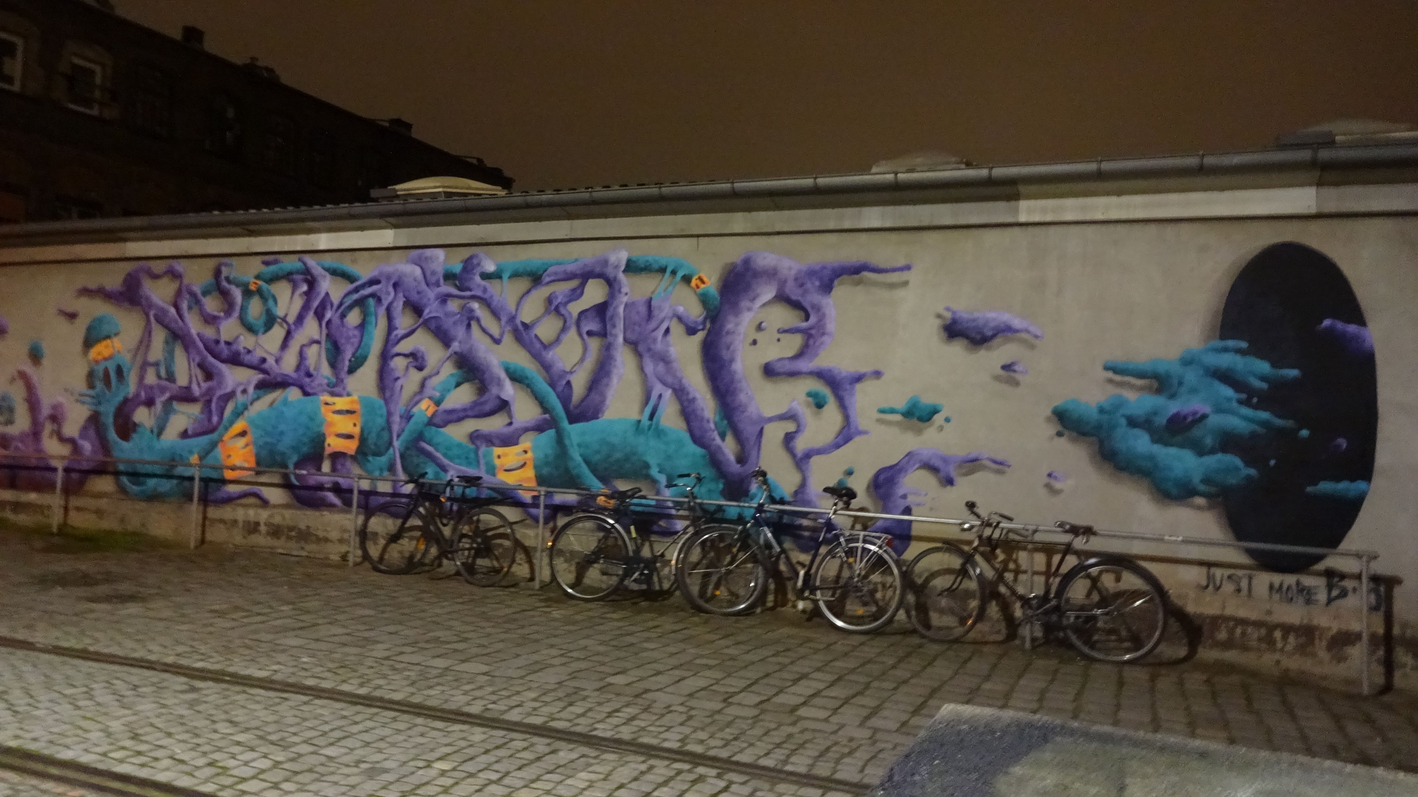 BERLIN GRAFFITI